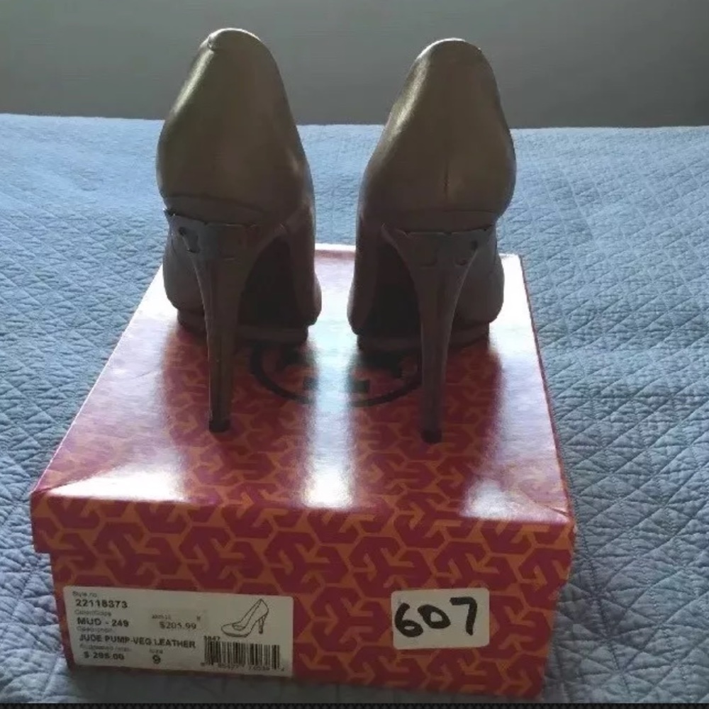 Tory Burch heels Size 9. - Picture 7 of 7